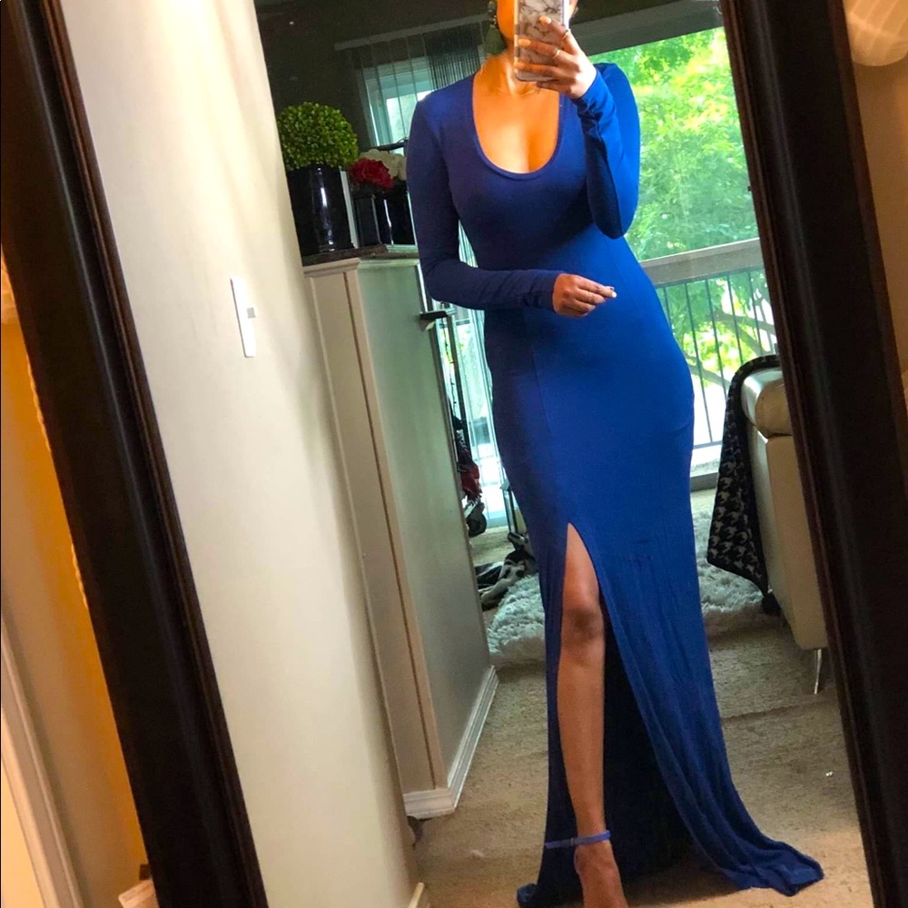 Beautiful navy blue gown.